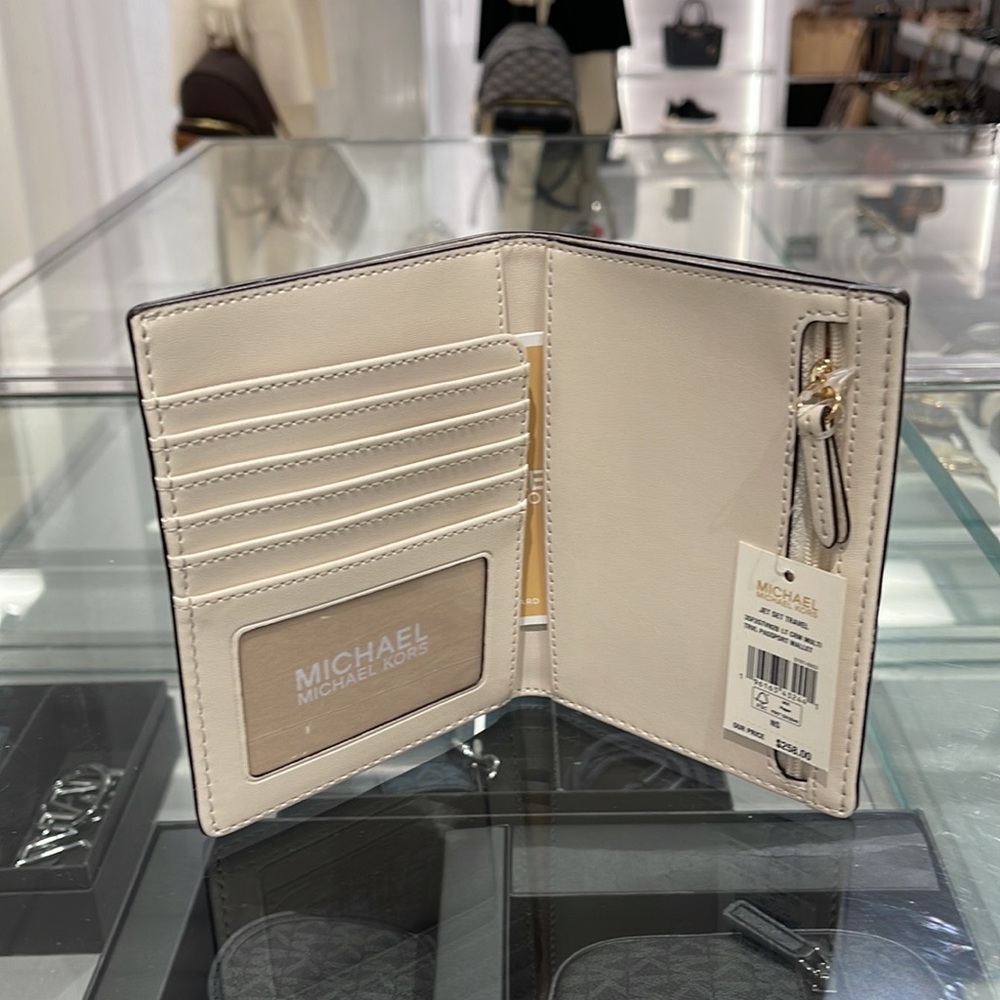 Michael Kors Jet Set Travel Passport Wallet
Lt Cream Signature/Golden Hardware - Picture 14 of 16